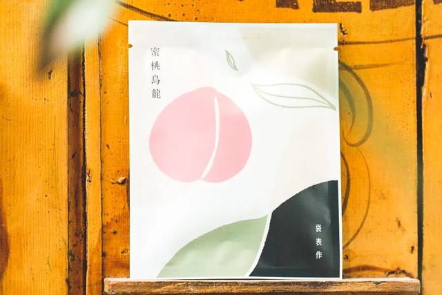夏天的冷泡茶,开在杯中的花