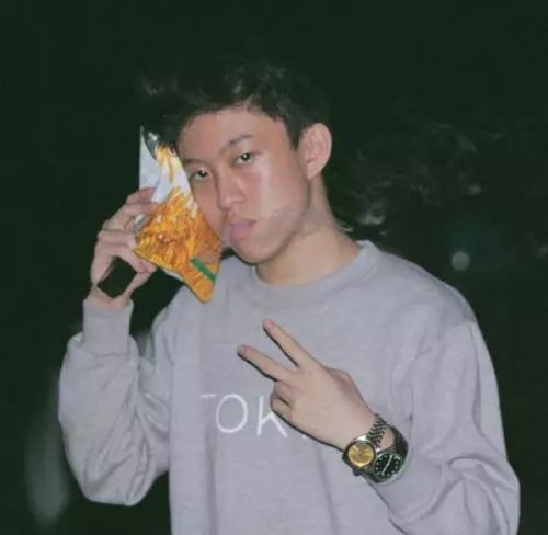 rapper卫生间自拍我只服七哥