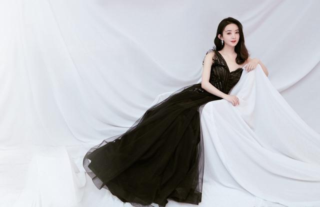 赵丽颖产后更有韵味,一袭黑色礼服成熟典雅,不愧是人生赢家