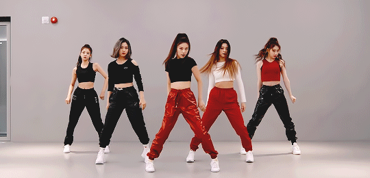 【hgr热评】跳舞好像不太好的女爱豆 明明plmm跳得元气可爱又酷炫