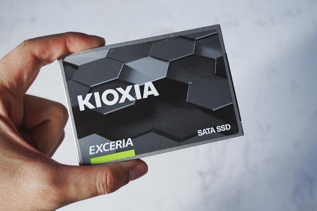 东芝存储改名铠侠后依旧真香?kioxia 铠侠 tc10 固态硬盘 评测