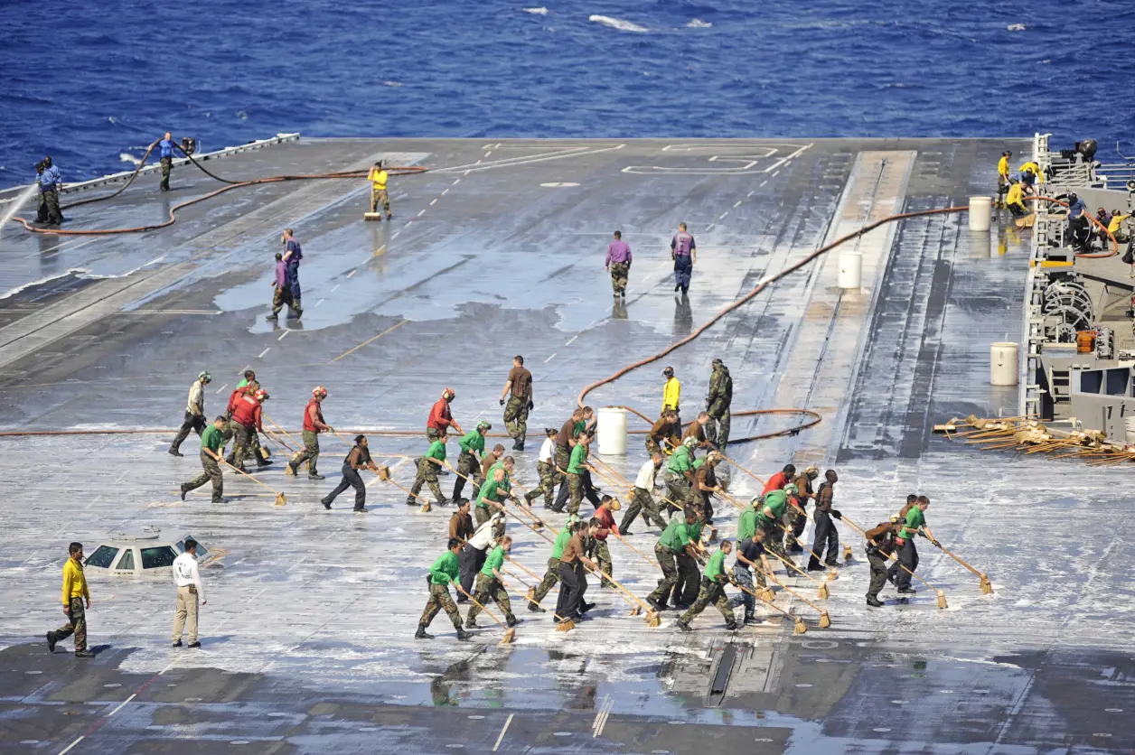 现代美国海军航空母舰空中作战 Modern United States Navy carrier air operations(图33) 现代美国海军航空母舰空中作战 Modern United States Navy carrier air operations(图33)