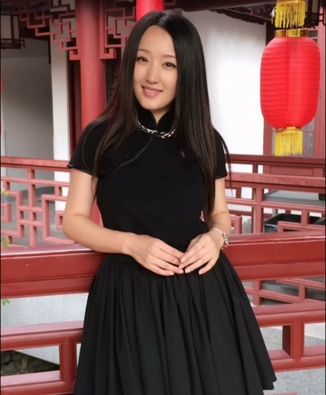 甜歌一姐杨钰莹,49岁冻龄颜值,依旧满满的少女感!