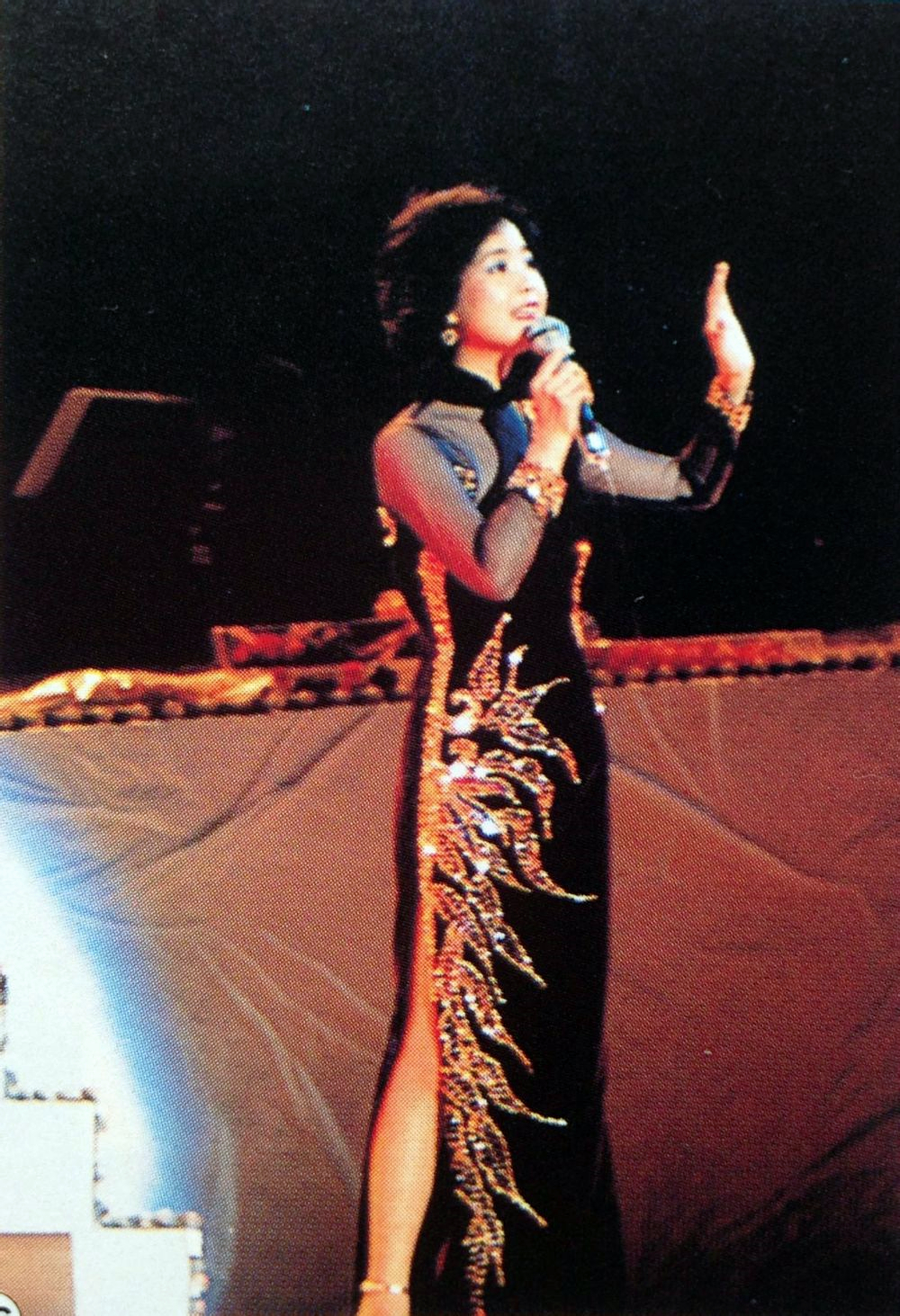 邓丽君 演唱会留影 part 1 1975 1975 1982年 香港伊丽莎白体育馆演唱