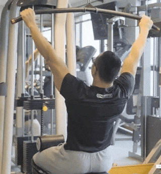 高位下拉怎么练知道这4个技巧你才能真正把背部肌肉练宽