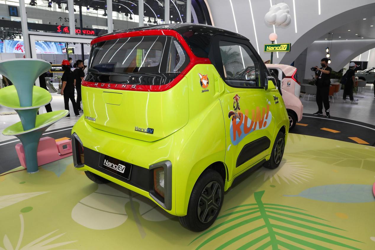 五菱好还是宝骏好?用e200对比nanoev限定款,才知道什么是差距