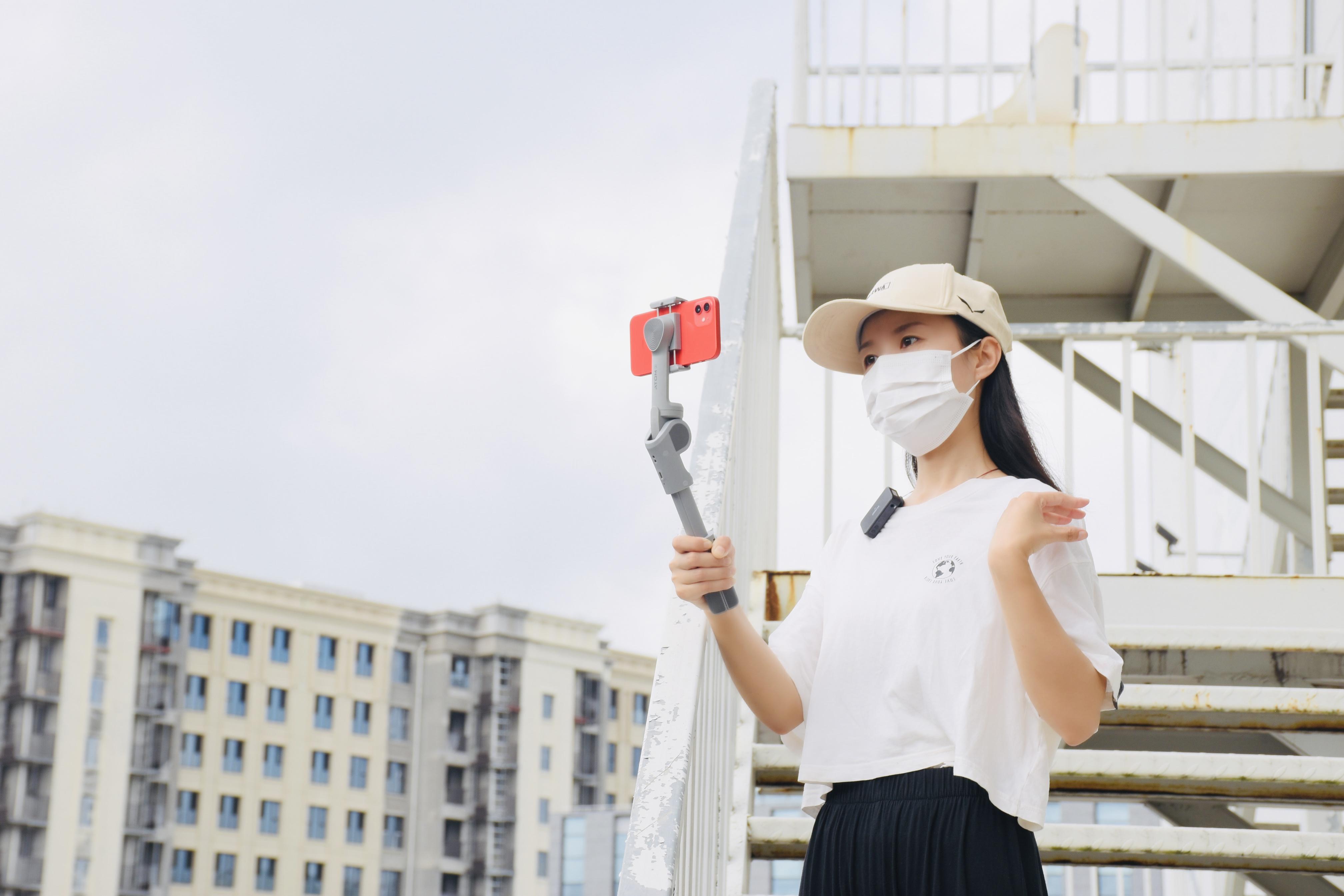 拍照怎么拍手势 06a4482be073a2dfb8d11b3522765ce1f93a8031.jpg