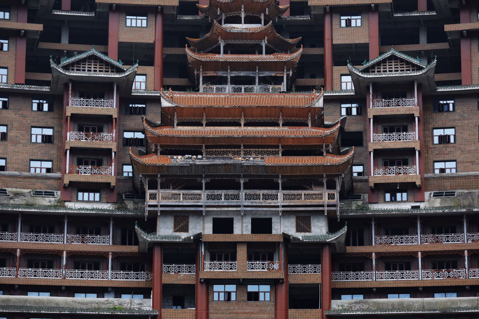 《通报》,直指贵州省独山县在影山镇净心谷景区内建设的水司楼是政绩