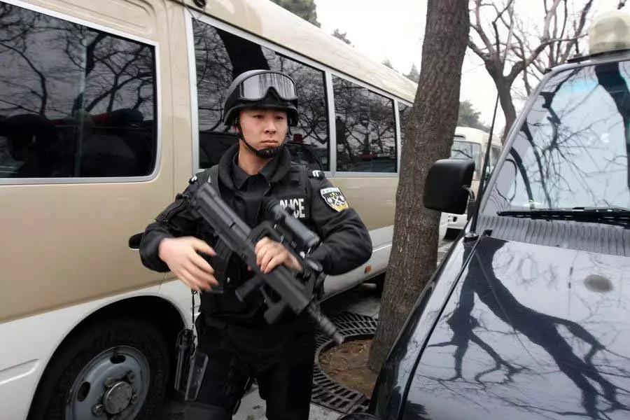 公安特警也使用95b短突击步枪作为反恐利器