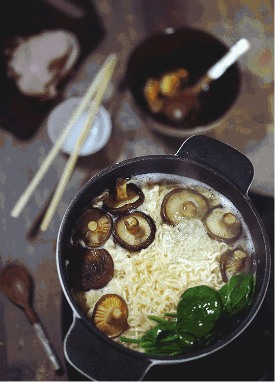 二次元动态萌图gif 3 ( 美食 流量党注意 还有嘴馋的不要打我!