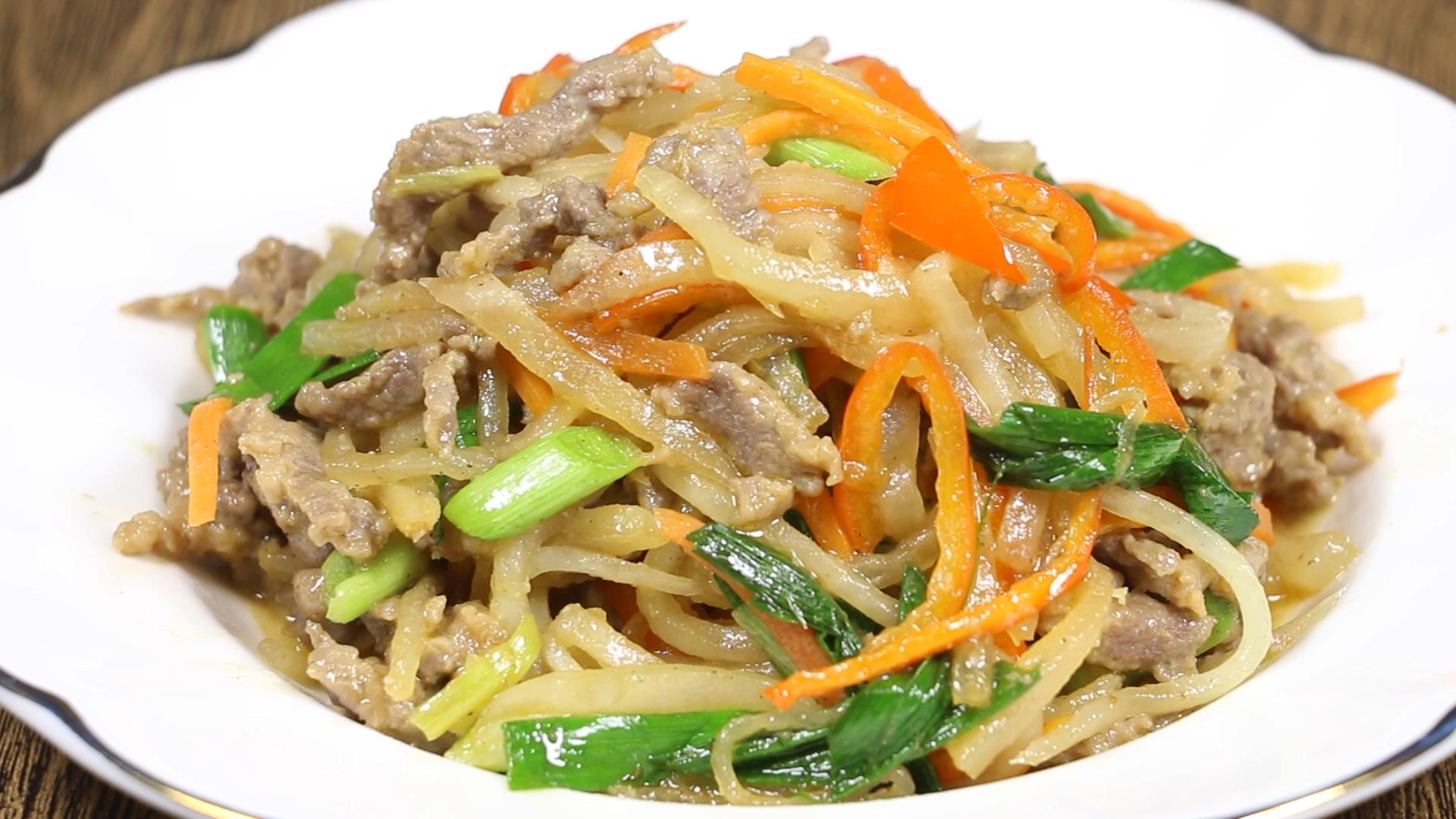 家常版萝卜丝炒牛肉,学会这一招,炒出来牛肉嫩滑,萝卜