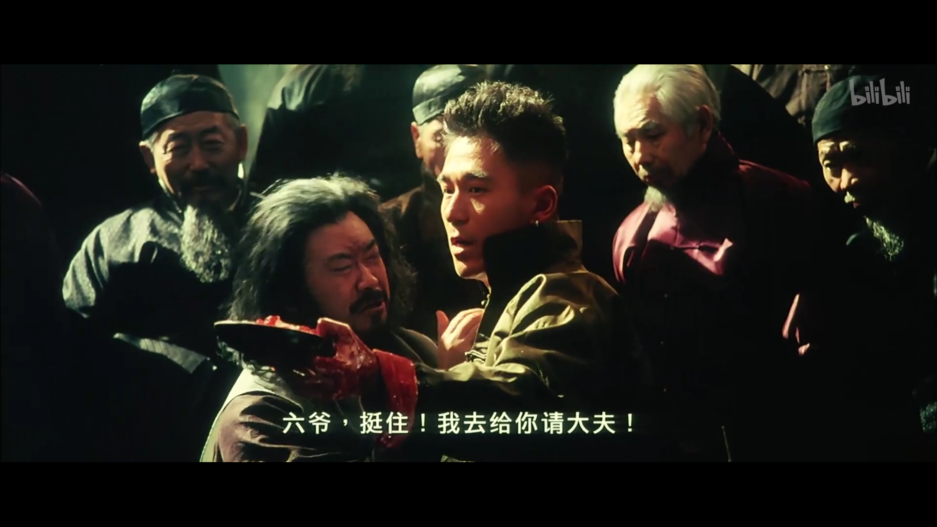 周围人木讷的眼神让人恐惧