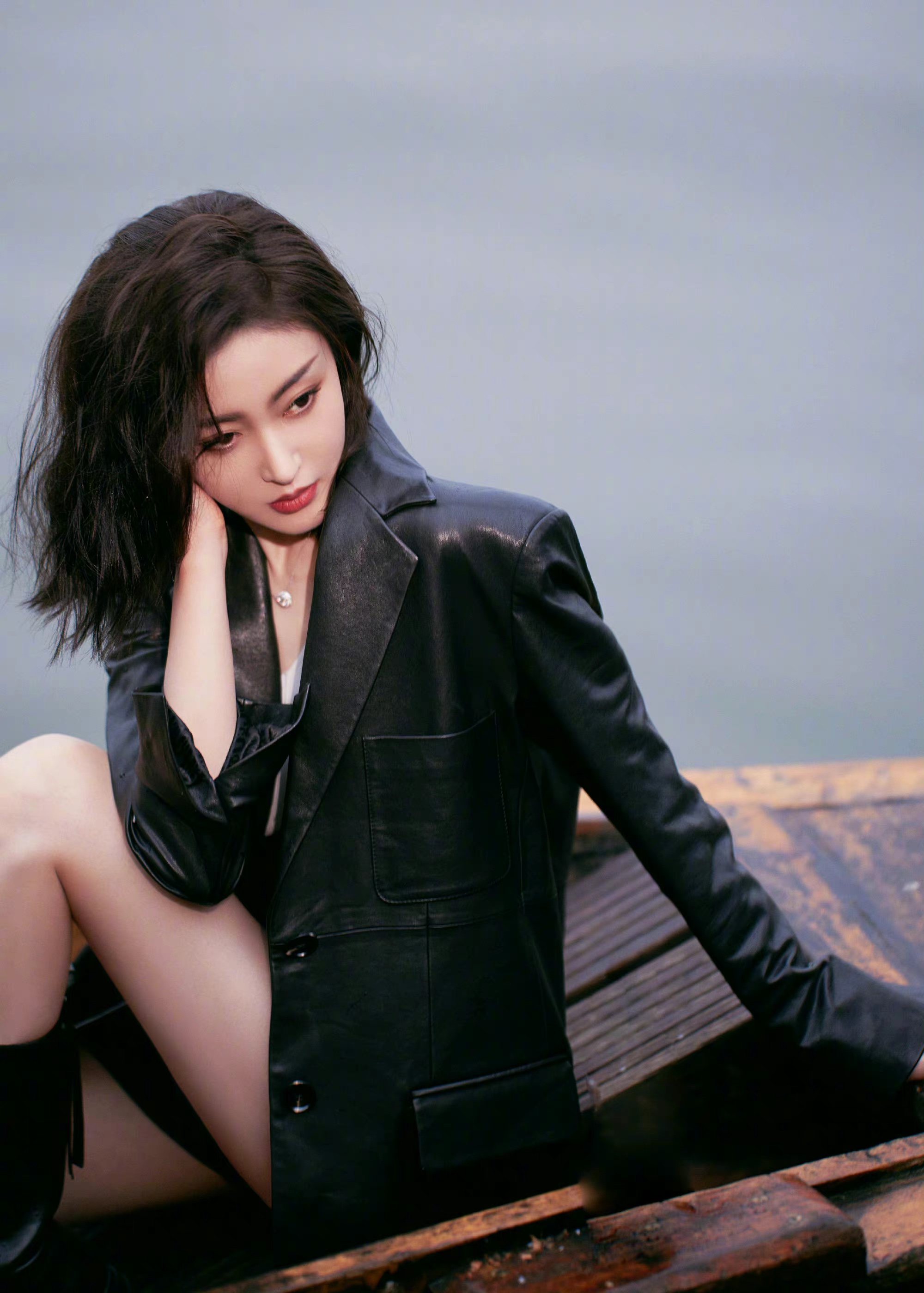 张天爱时尚大片,风情万种!大秀马甲线,完美身材