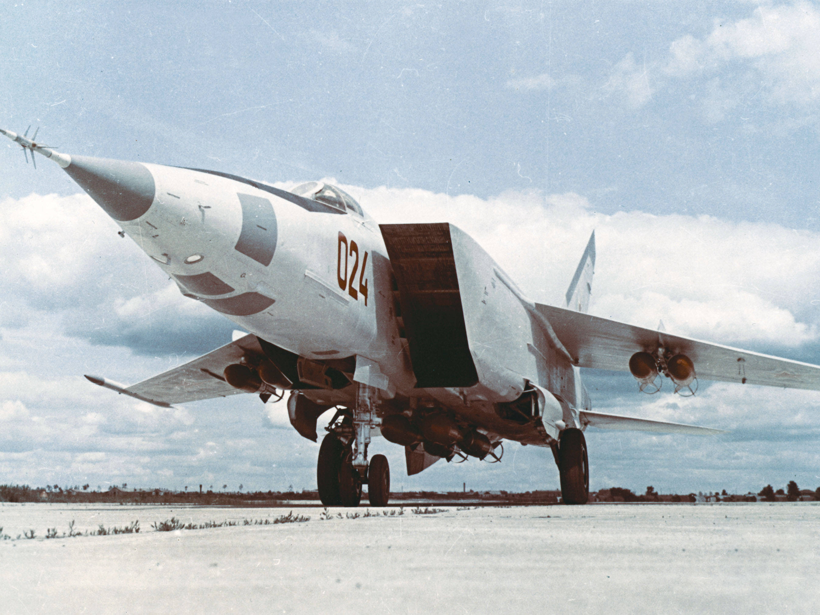 米格25战斗机,到底用了多大比例的不锈钢?