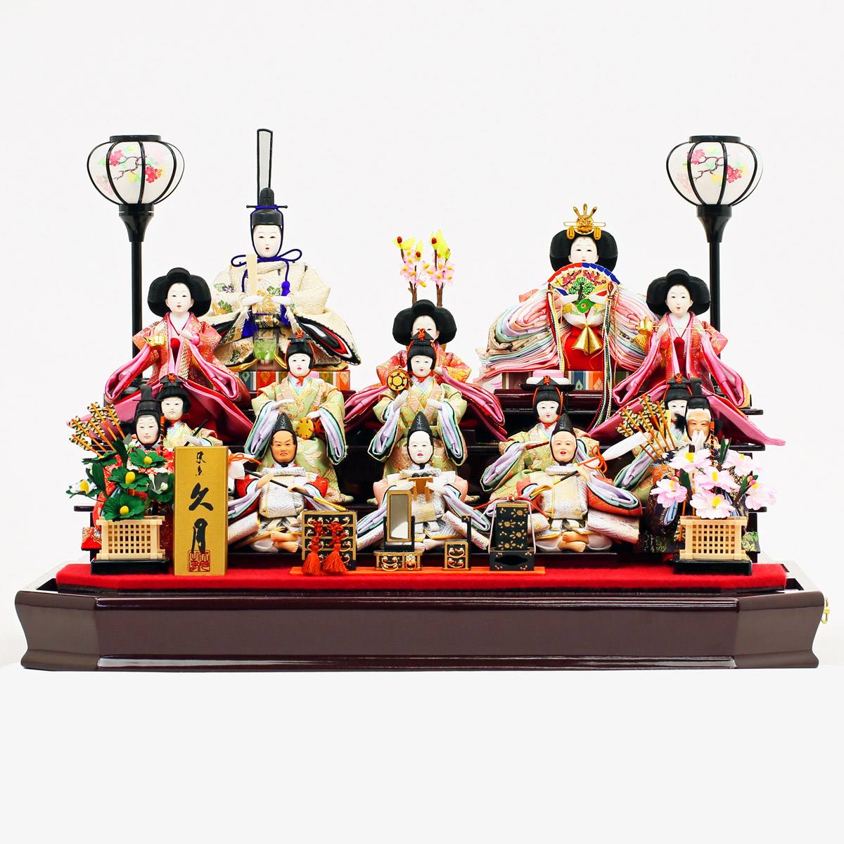 二月十一日是我们邻居的国庆节,根据日本神话,神武精神领导人