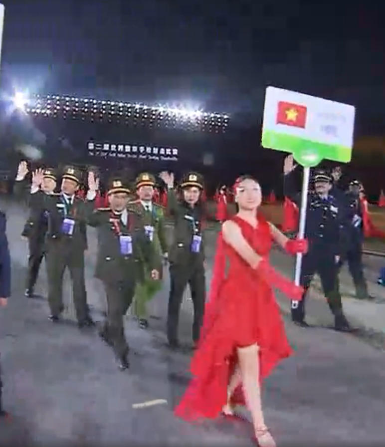 不同国家的警察制服训练服(第二届世界警察手枪射击比赛举行开幕式)