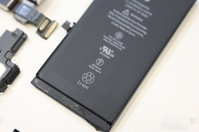 iphone pro max,iphone 12都只有2815mah的电池容量,特别是在5g下续航