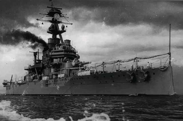 "米纳斯吉拉斯"级战列舰以皇家海军"柏勒罗风"级战列舰为模板,舰艏舰