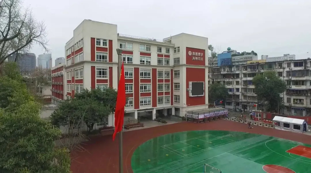 律回春晖渐,万象始更新.