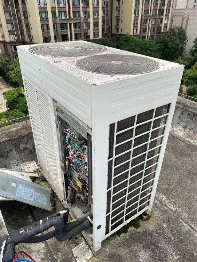 0c1a585c45c0f15fccadf3663e8b87412bd7c113.jpg