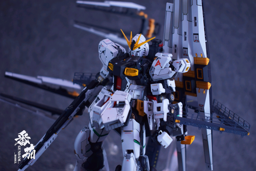 达人佳作:【rg】rx-93 v gundam 牛高达