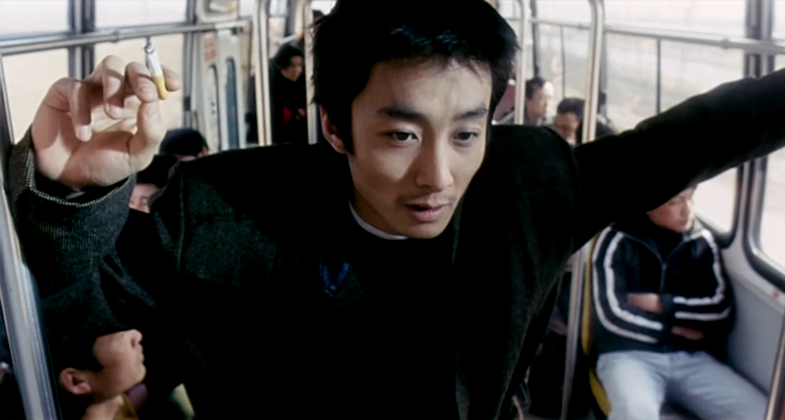 从《车四十四》到重庆公交坠江案,到底是人性的扭曲还是道德的沦丧!