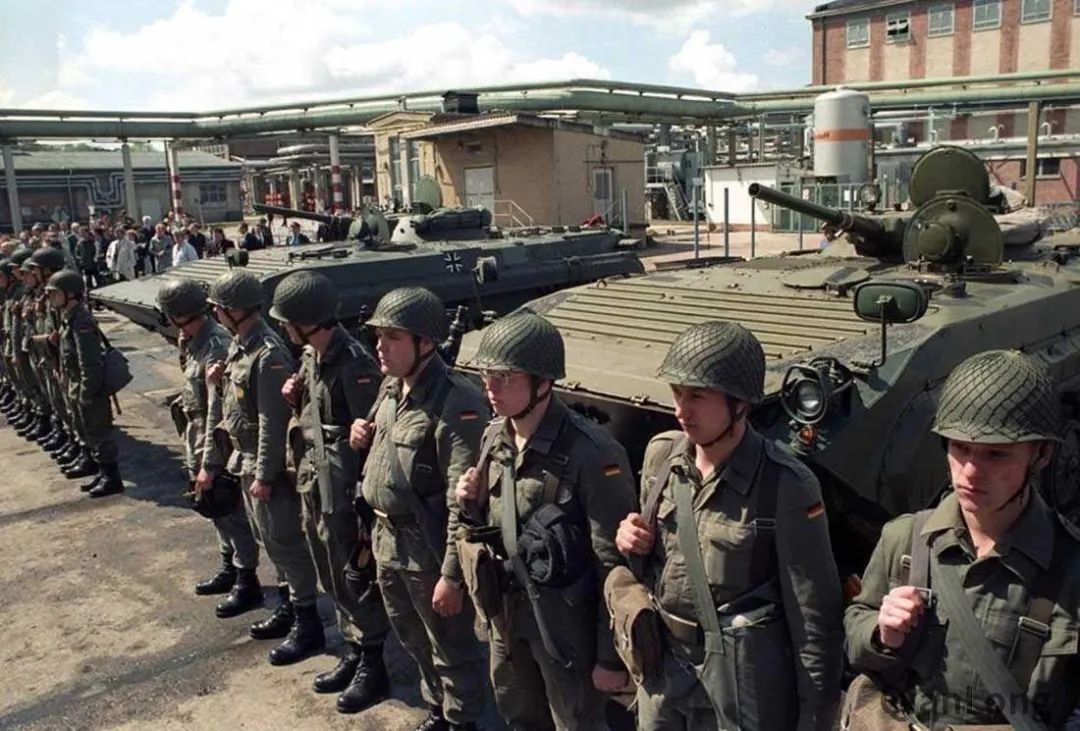 1994年,德国联邦宪法法院认定法律所定的"防卫" 不只在于防卫德国本土