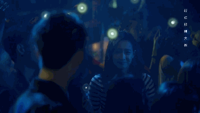只是理智克制了她的行为,所以拥抱只是她的幻想.