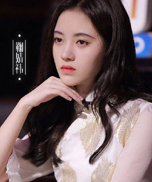 鞠婧祎因太瘦拒绝穿旗袍被造型师强烈要求后才知啥叫清丽佳人