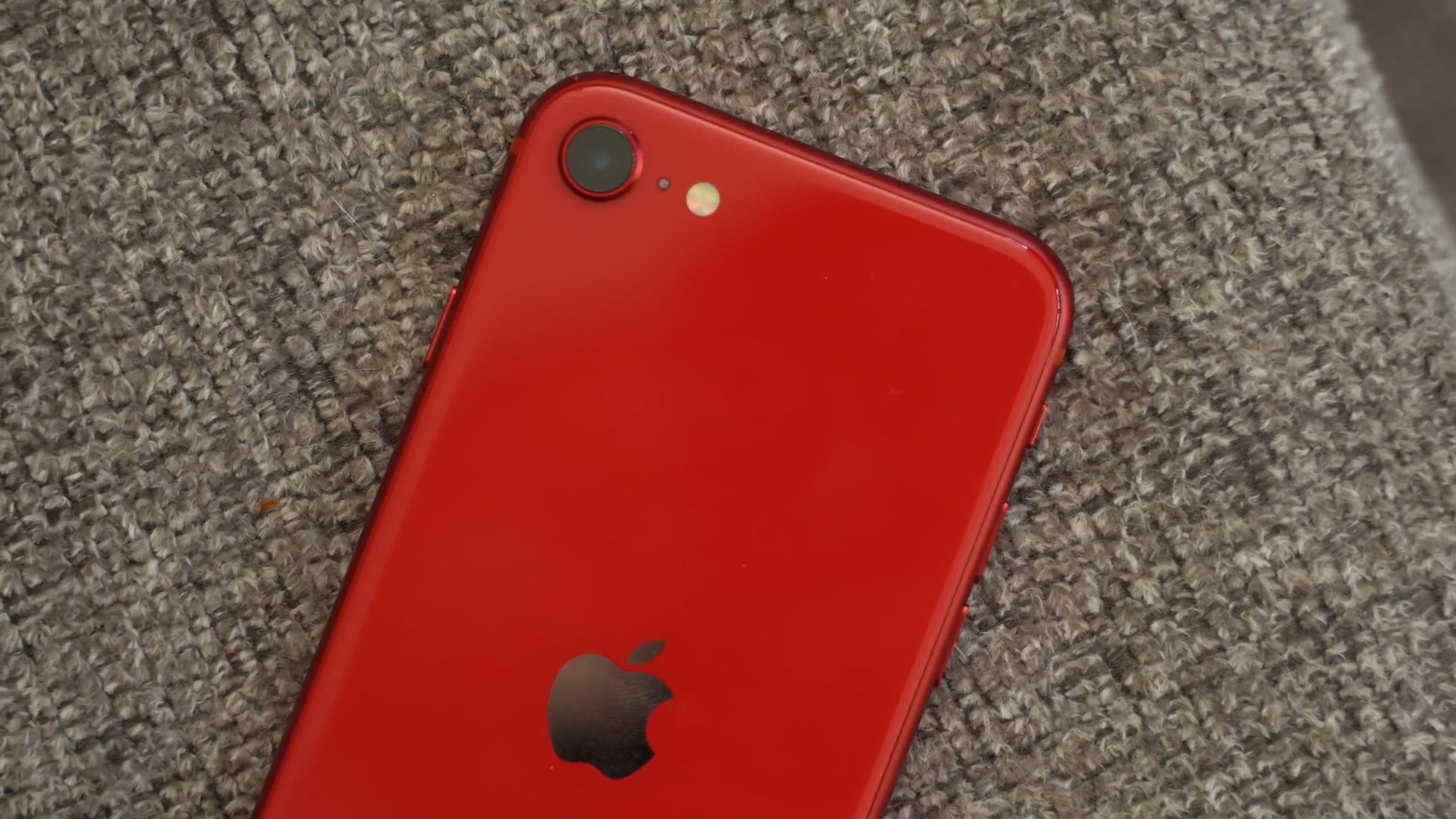 小屏手机的巅峰对决:iphone12mini和iphonese2,谁更适合你?