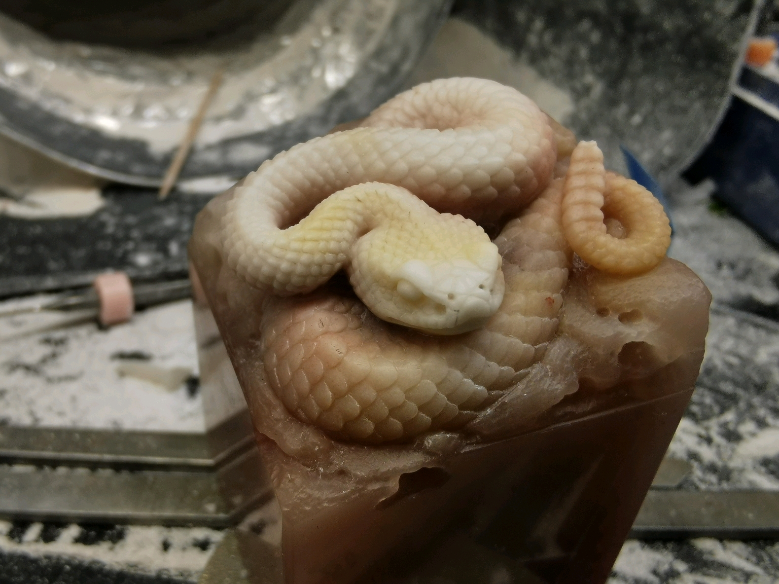 响尾蛇雕刻过程