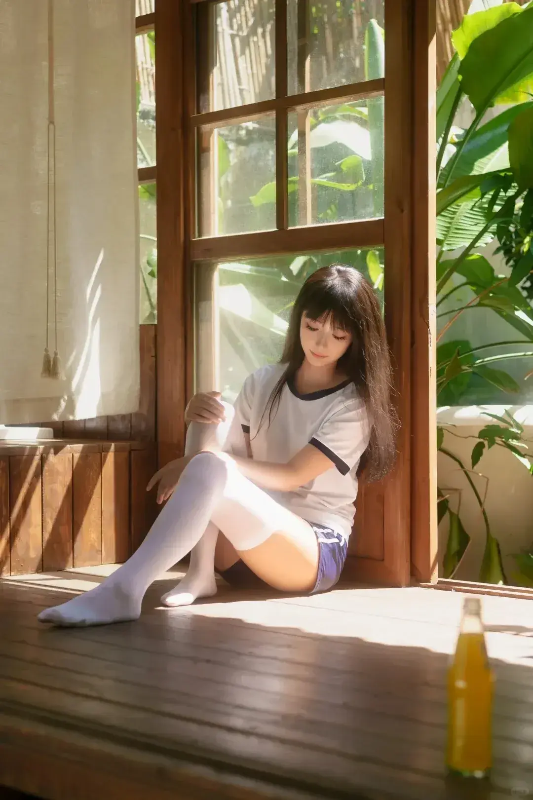 【居家私房写真】高中部学姐cos，白丝玉足，纯欲风少女，简直太太太迷人了