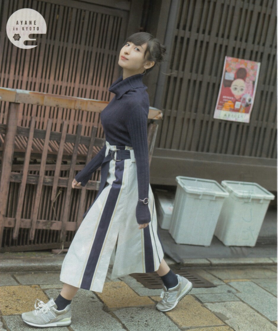 身高157cm,在日本女生中也属于平均略偏上的水平.