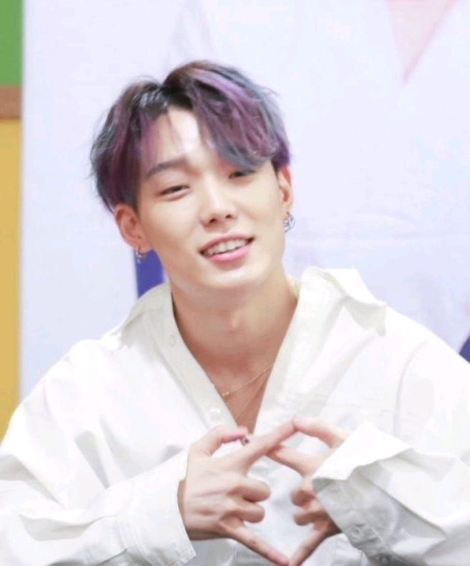 【韩娱快讯】yg真是忙啊! 男团ikon成员bobby(26岁)宣布结婚生子