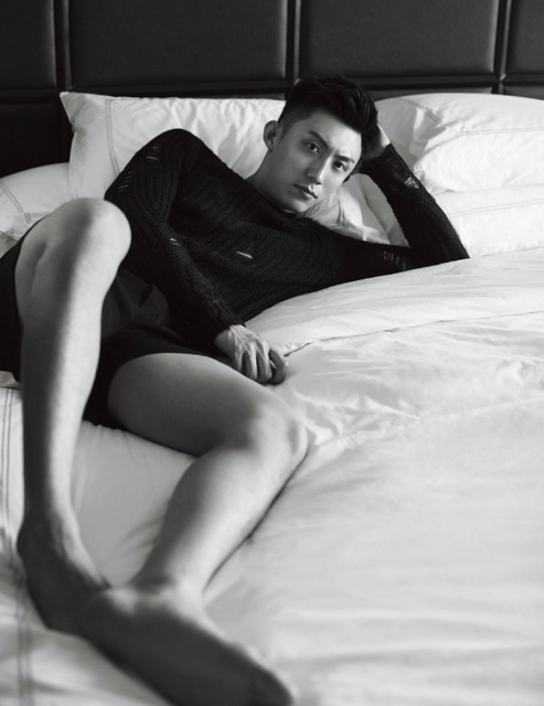 小鲜肉变身西装肌肉硬汉，黄景瑜原来也是个健身达人!