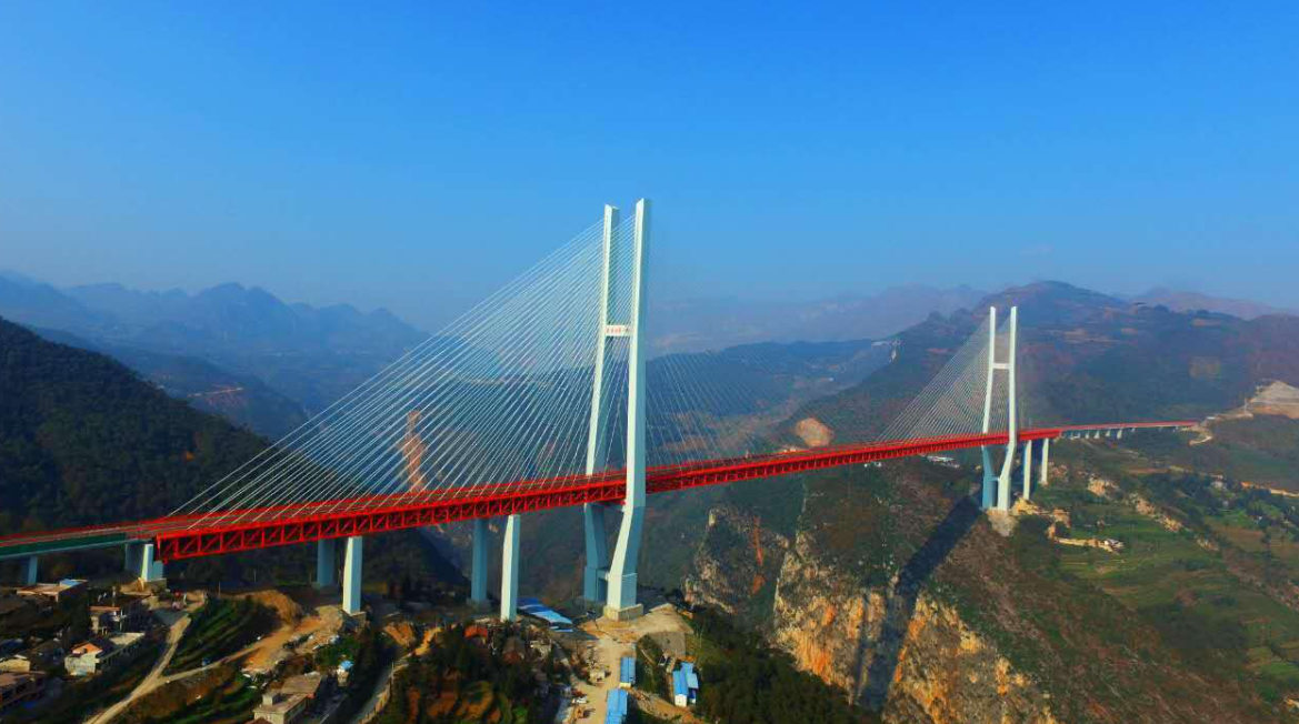 中国斥资10亿,造600米高世界第一大桥,美专家:不可思议