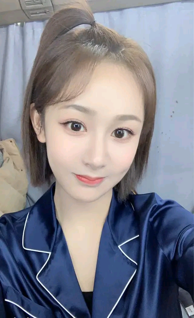 杨紫精美壁纸:时光氤氲,愿你被世界温柔以待