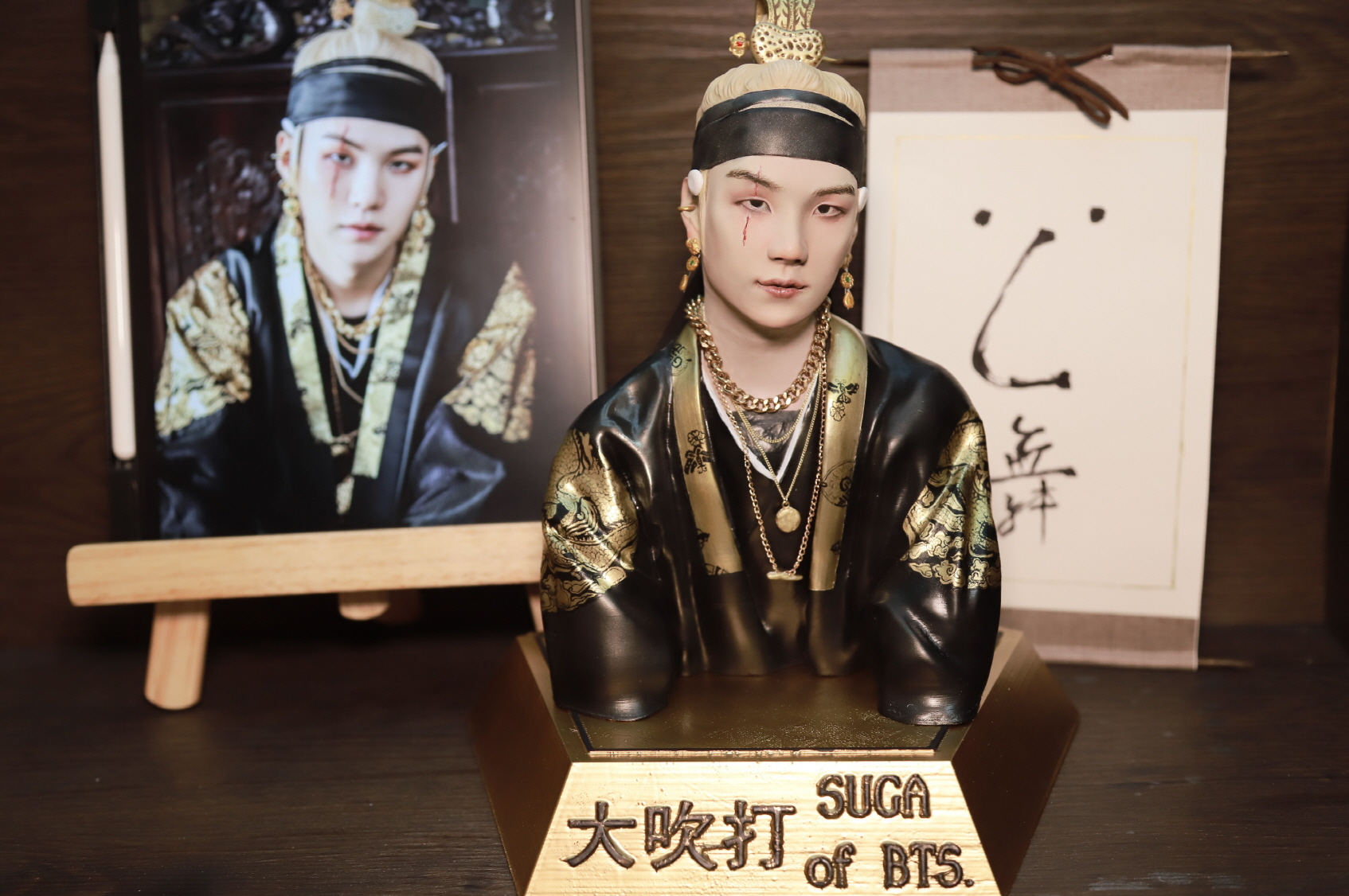 粉丝制作的suga大吹打手办,这手可以借我用一下么?