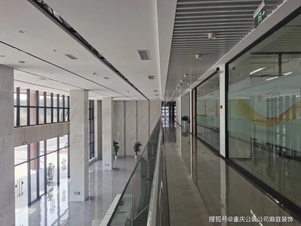 重庆装修公司-装修专业施工-重庆工装二级施工资鼎庭装饰——重庆渝北办公楼装修效果
