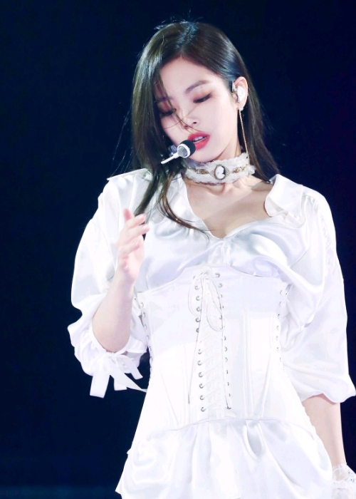 祝贺jennie solo新纪录 妮妮真棒 撒花