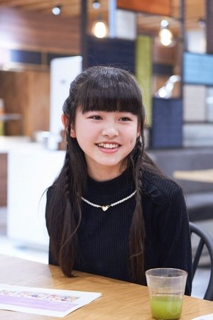 饰演萌萌果的三好佑季,14岁