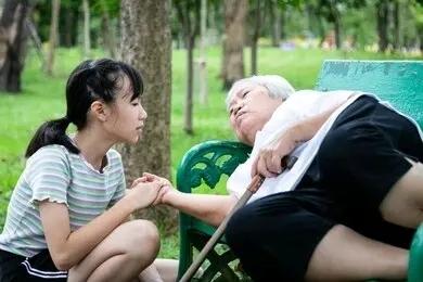 轻度老年痴呆能治好吗,一位老年痴呆症患者的家庭故事