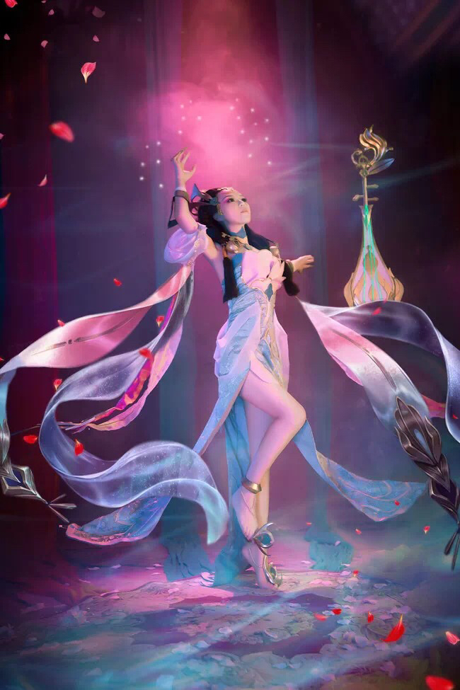 长腿妹cos:杨玉环