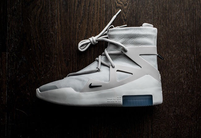 浅灰色fog耐克联名即将发售 前段时间发售的黑色nike air fear of god