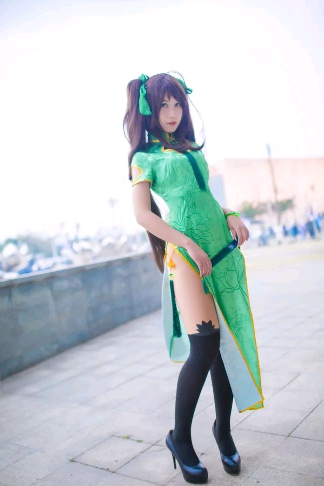 可爱长腿女生cosplay旗袍黑丝孙尚香