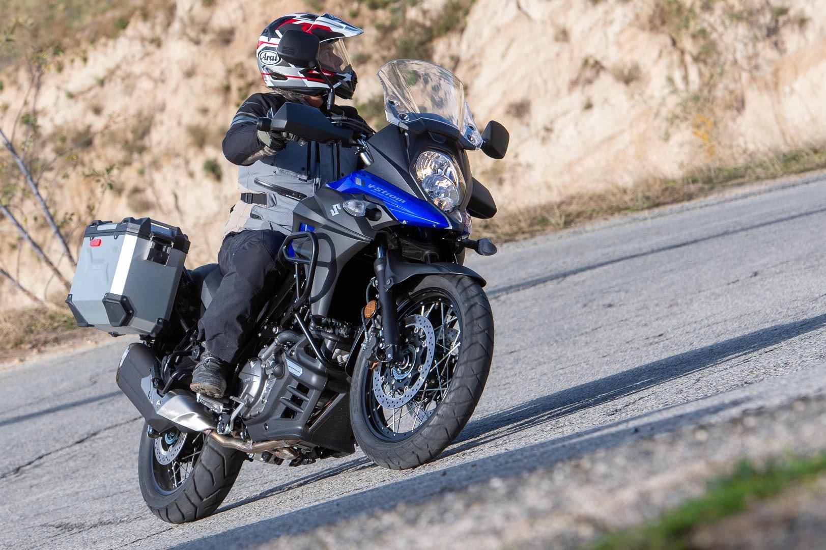 2020款铃木v-strom 650 xt adv冒险摩托车一睹为快,附车型实拍