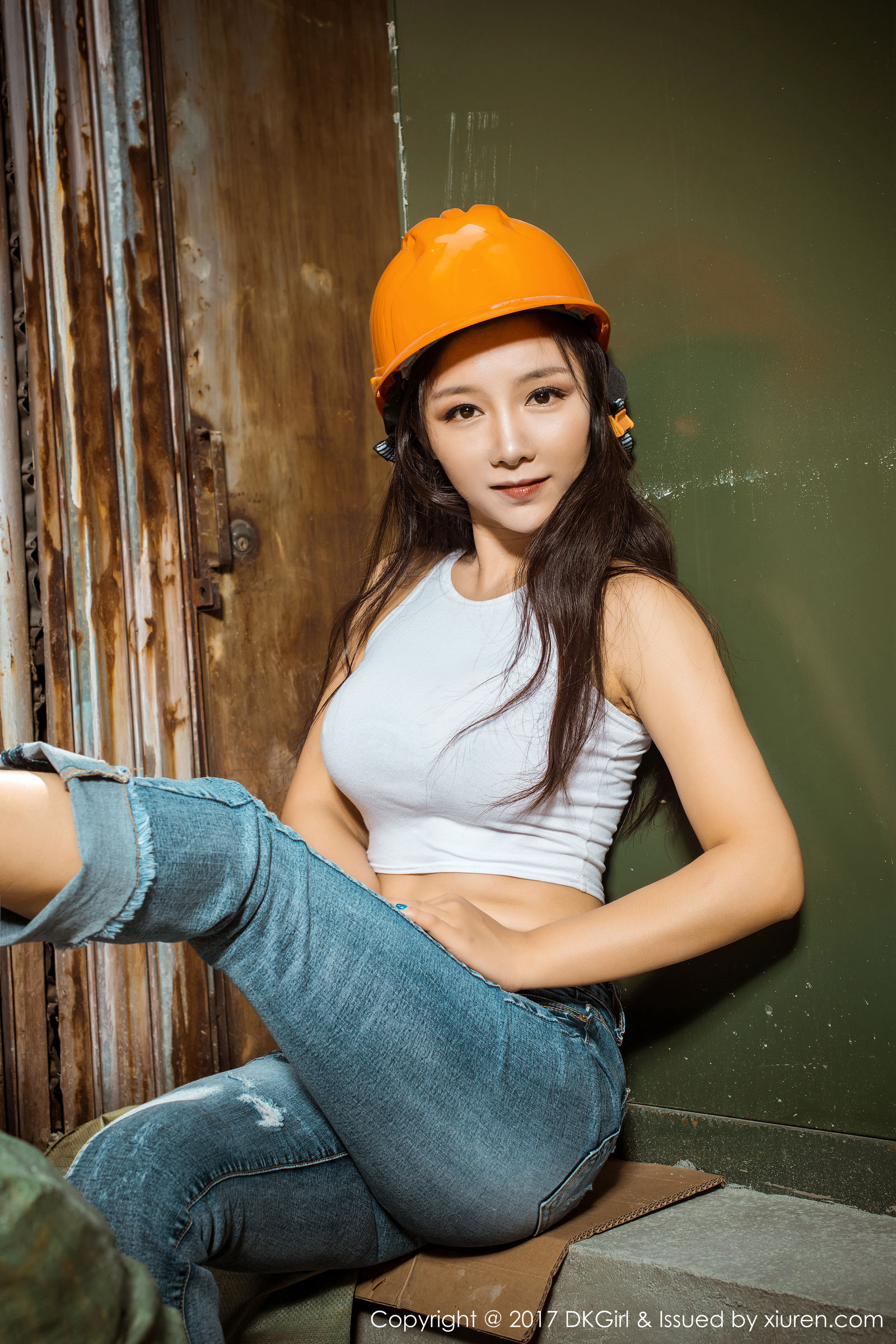 劳动人民最美丽,魔鬼身材小姐姐工地写真