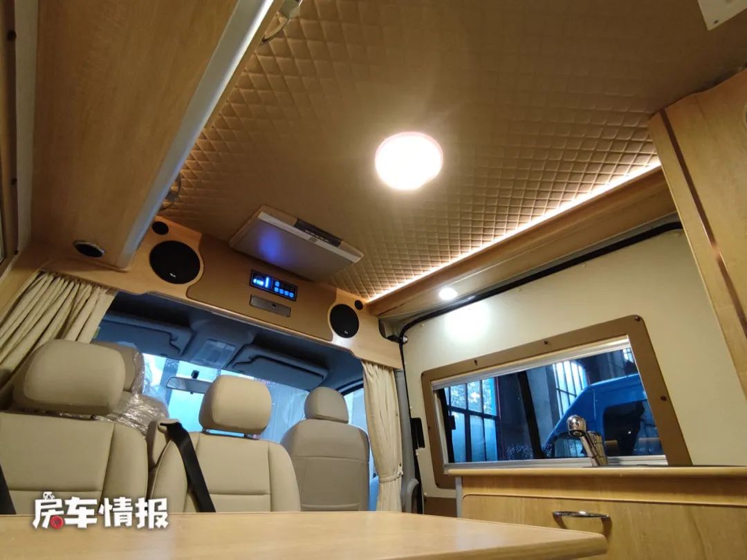 新款宏运旅途房车来了,6座设计还能洗澡睡觉,19.58万起挺划算