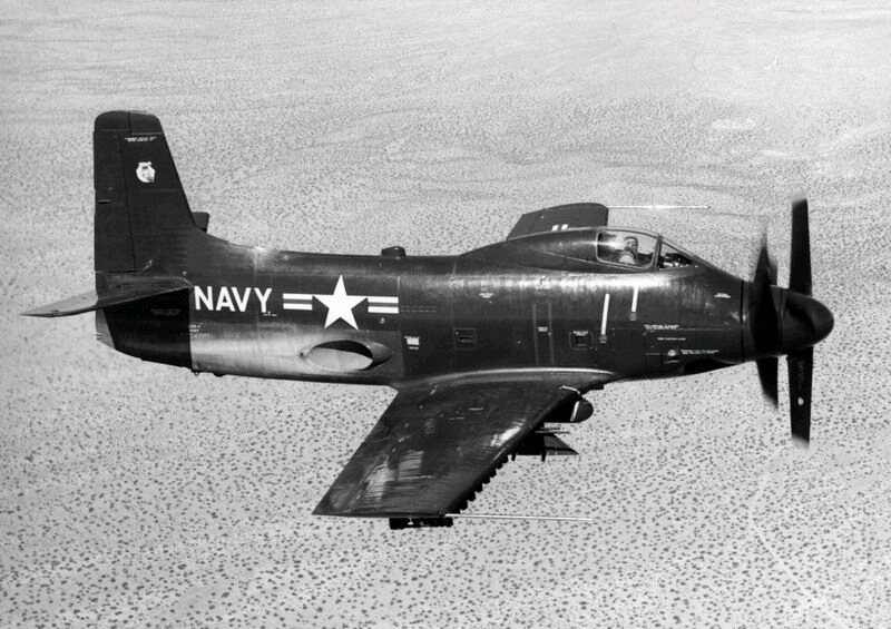 50年代研制出a2d-1"天鲨"(skyshark)涡桨攻击机作为"天袭者"后继机,但