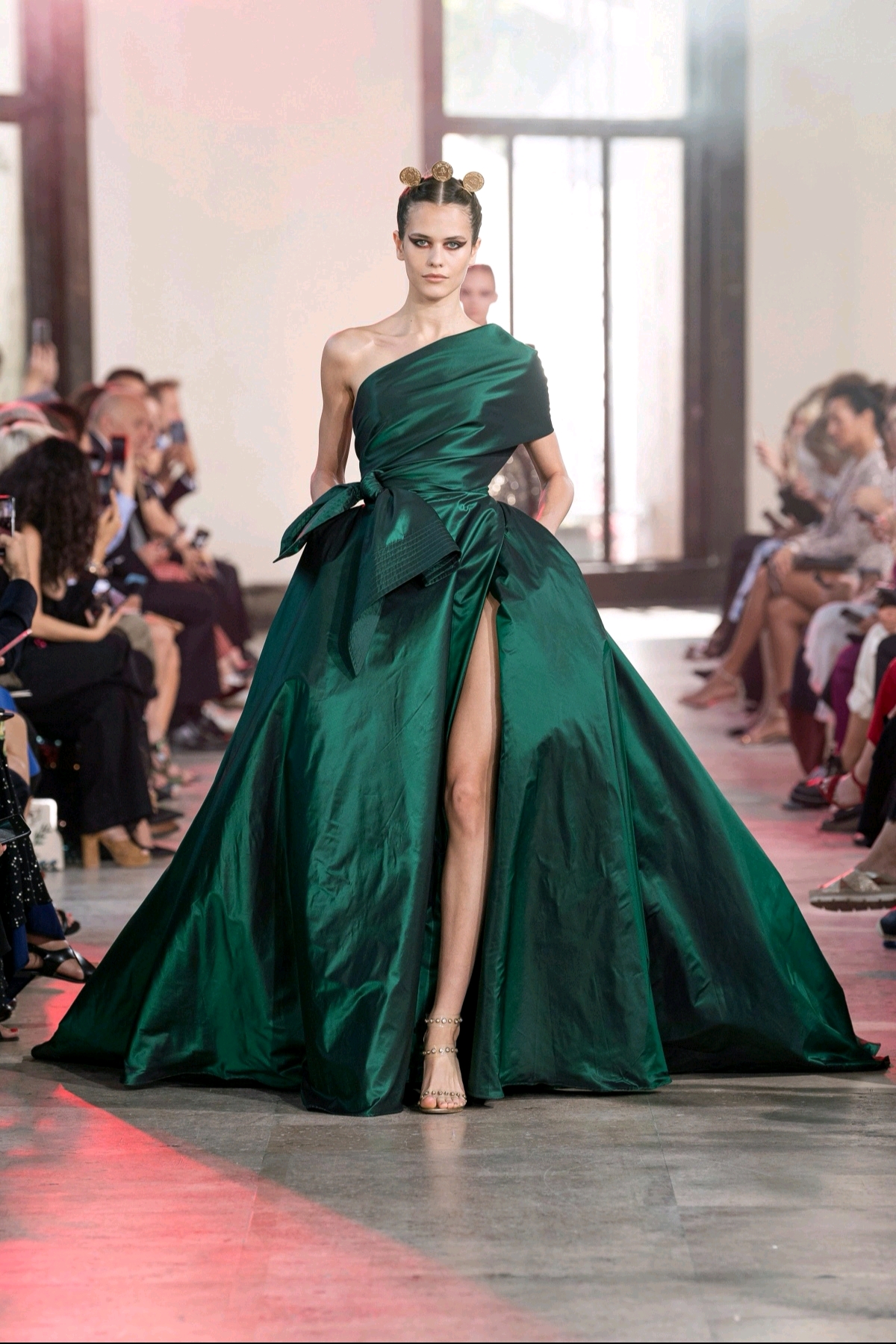 【elie saab】2019/20秋冬高级定制秀场高清图片